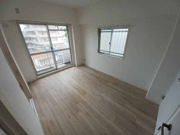 Room image 10