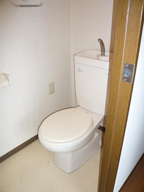 Room image 10
