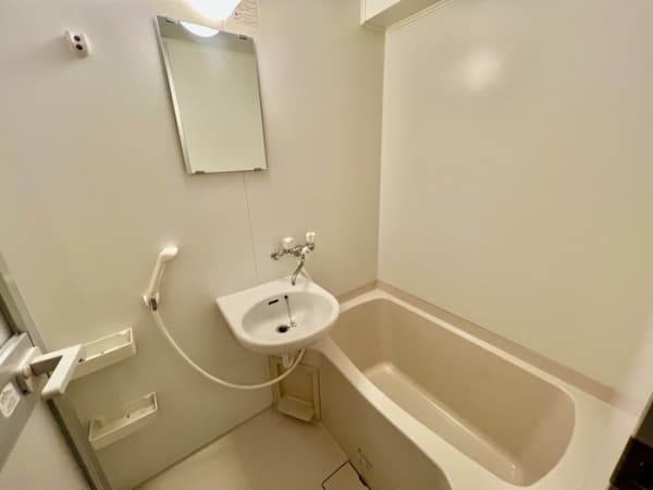Room image 8