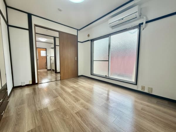 Room image 10