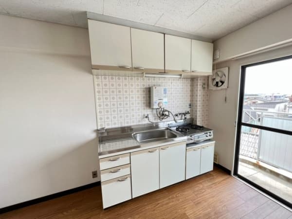 Room image 10
