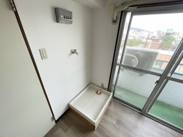 Room image 11