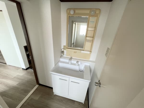 Room image 12