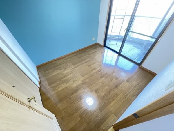 Room image 8