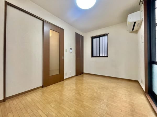 Room image 8