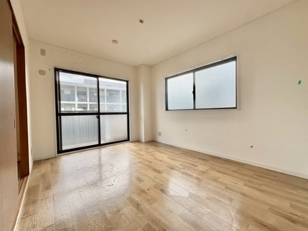 Room image 8