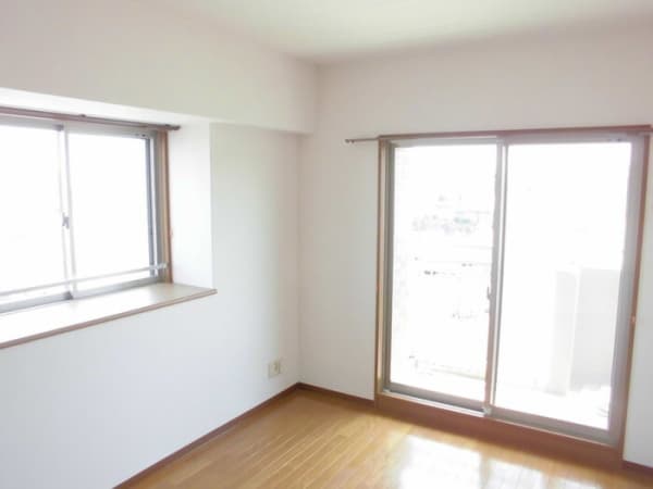 Room image 12