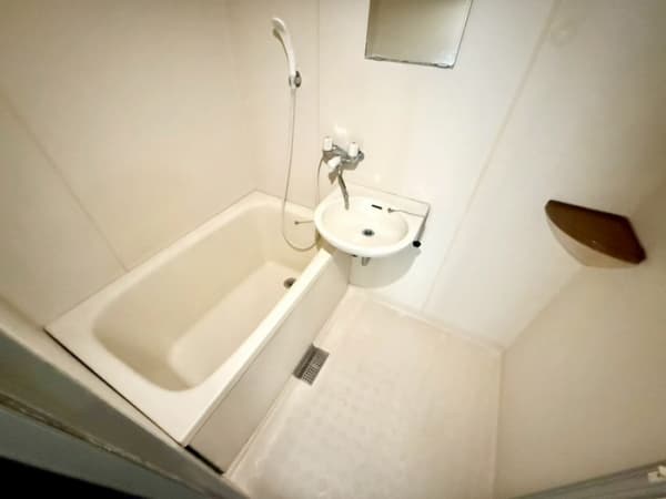 Room image 8