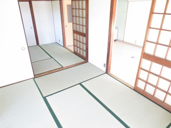 Room image 12