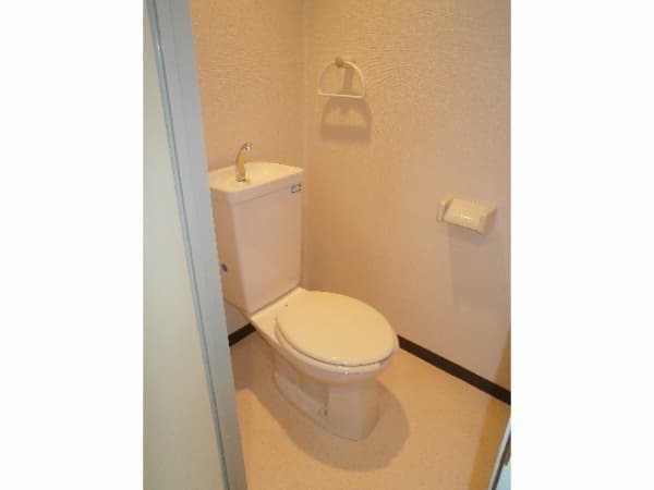 Room image 8
