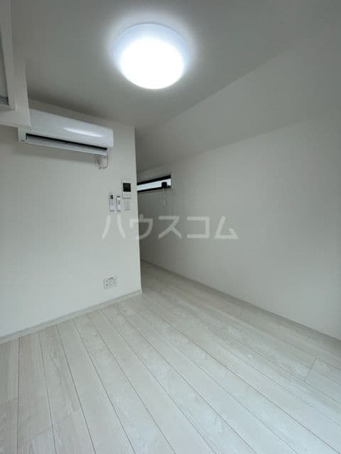 Room image 8