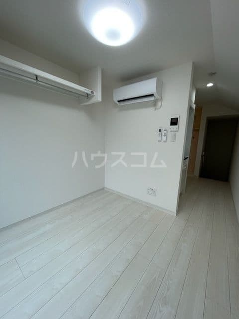Room image 11