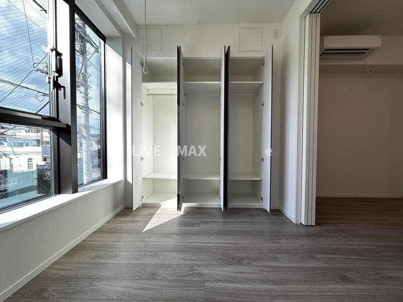 Room image 8