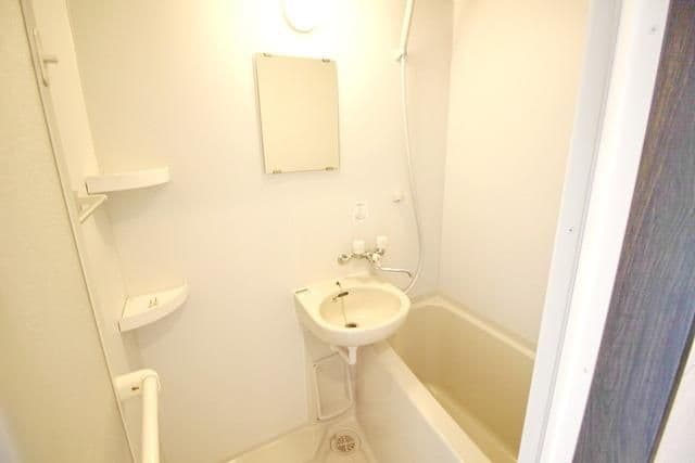 Room image 9