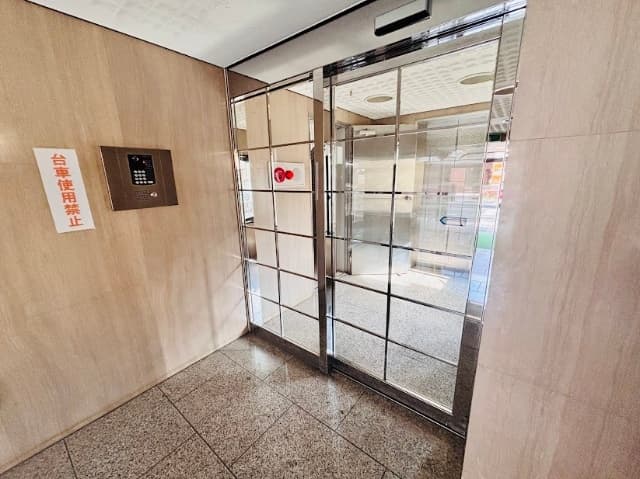 Room image 11