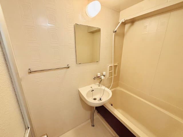 Room image 9