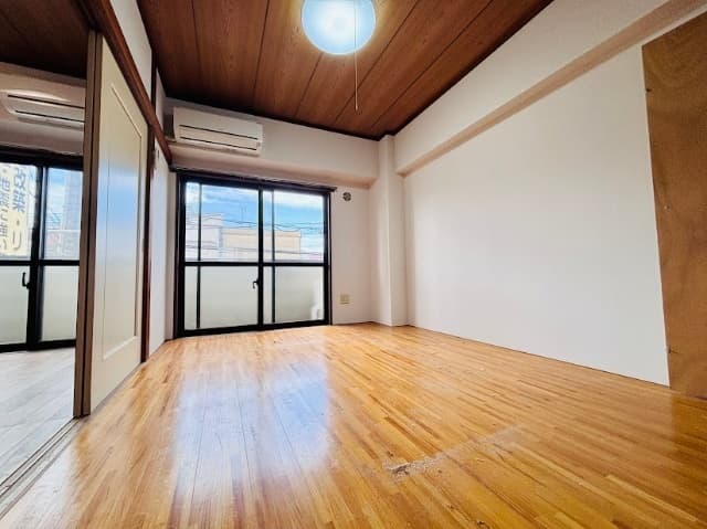 Room image 8