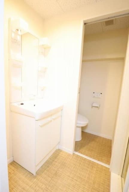 Room image 9