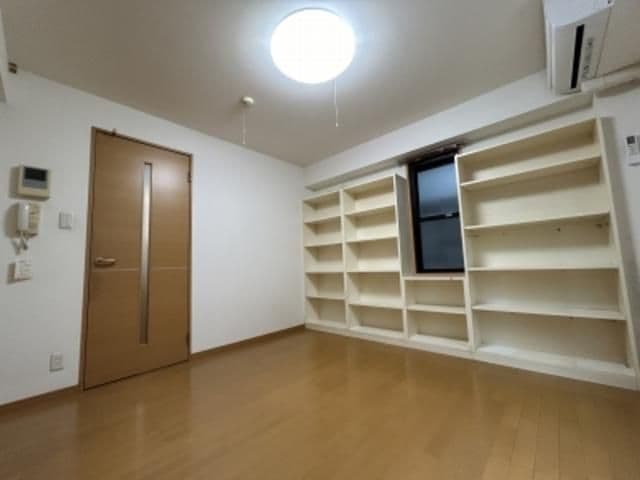 Room image 8