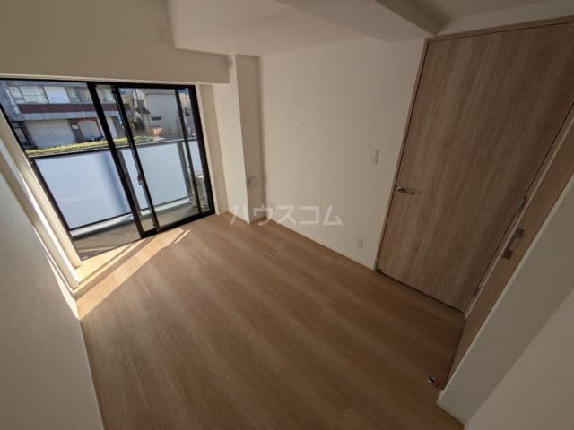 Room image 8