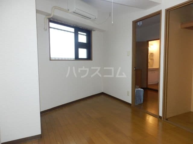 Room image 8