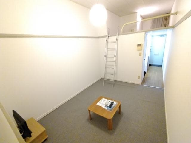 Room image 10