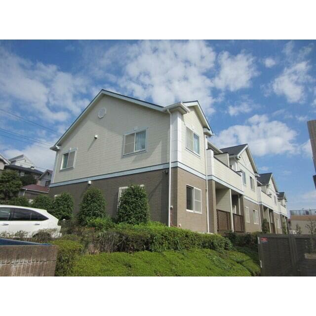 Main exterior of Maple Court Eta   KM 🌳