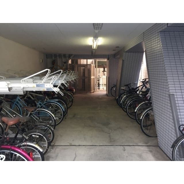 Room image 8