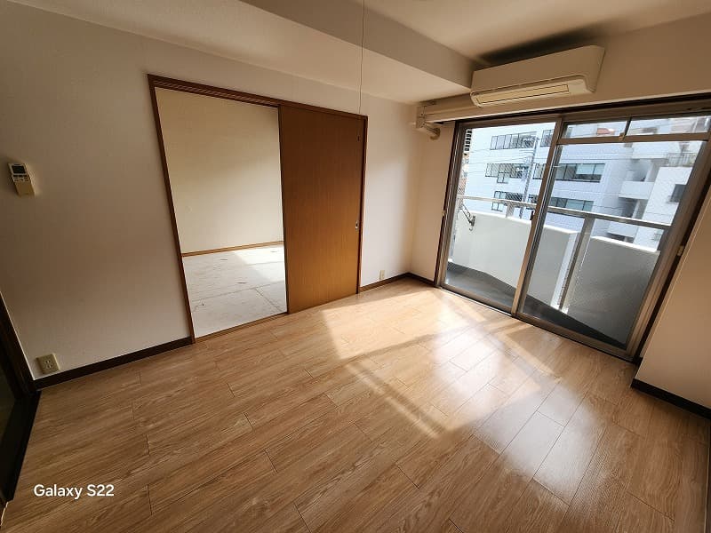 Room image 8