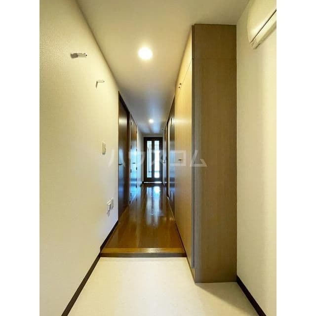 Room image 13