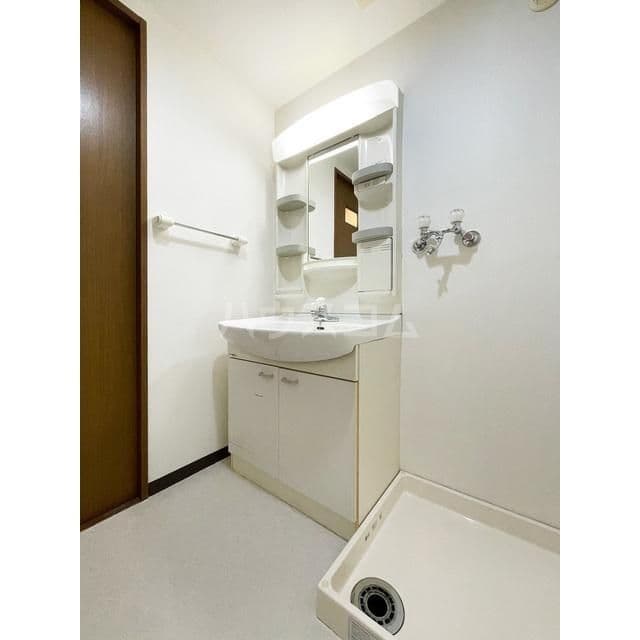 Room image 9