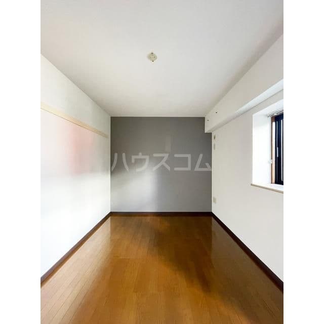 Room image 8