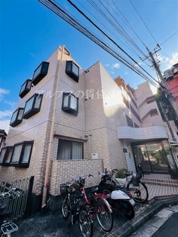 Main exterior of Win View Isogo