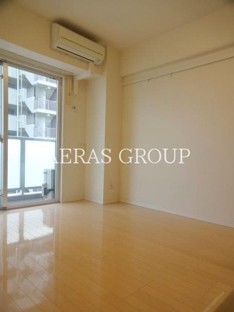 Room image 8