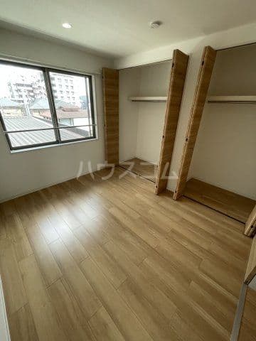 Room image 8
