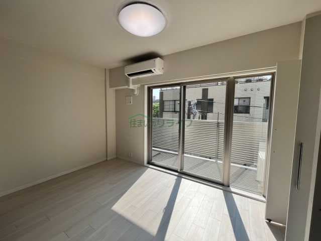 Room image 8