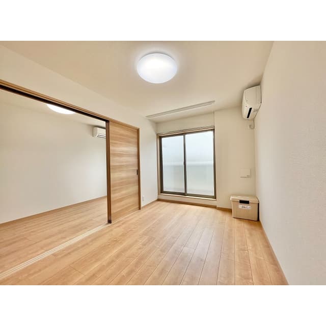 Preview interior of Amour Tana