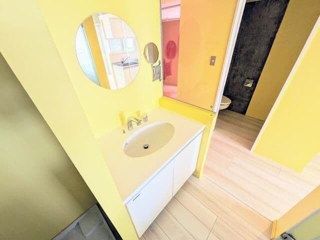 Room image 9