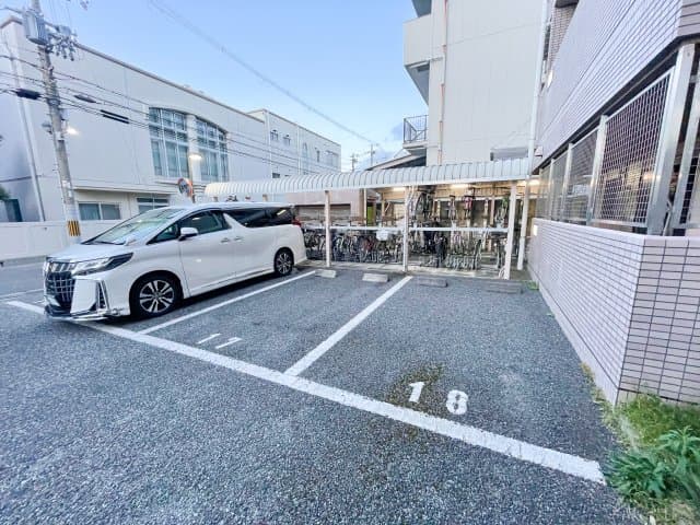 Room image 13