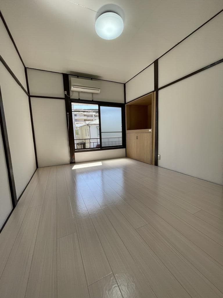 Room image 8
