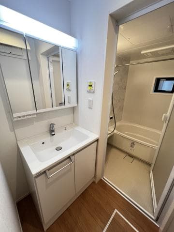 Room image 8