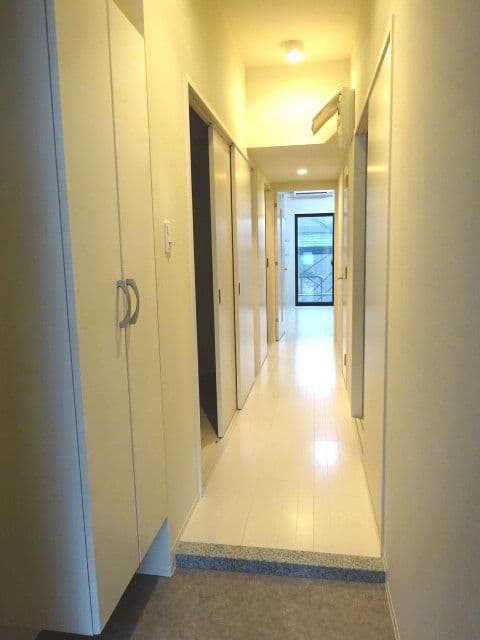 Room image 12