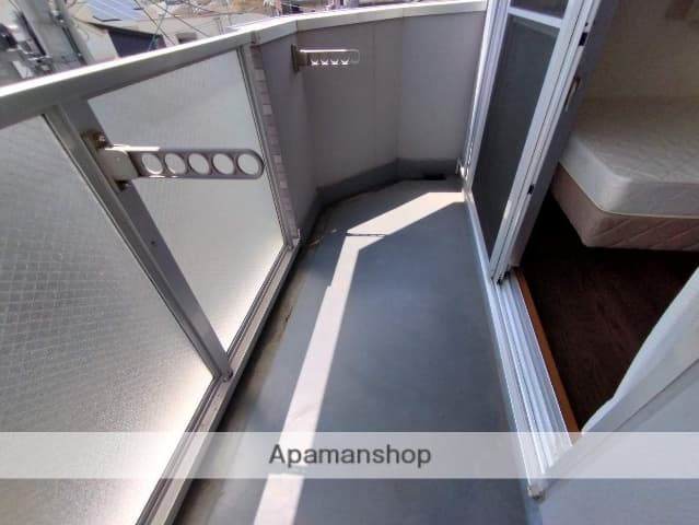 Room image 10