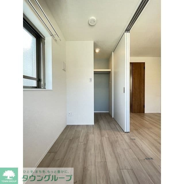 Room image 8