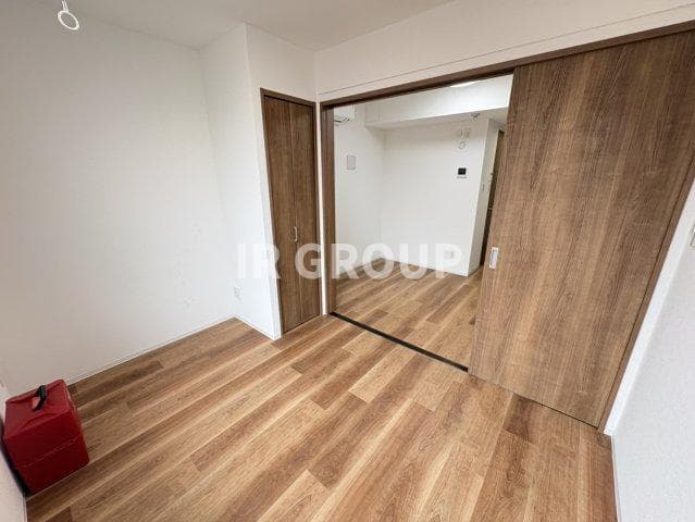 Room image 8