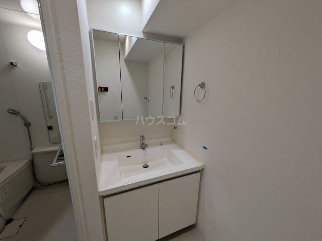 Room image 8