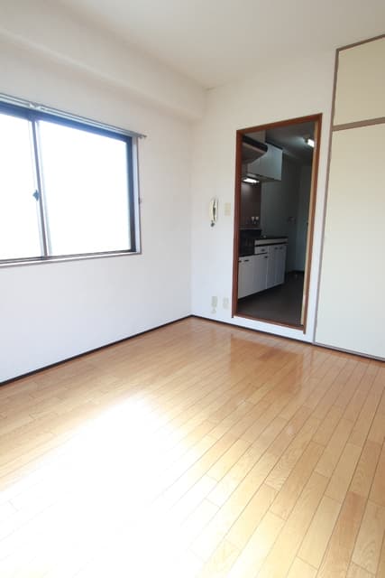 Room image 8