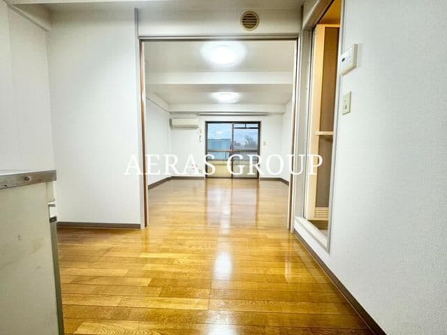 Room image 8