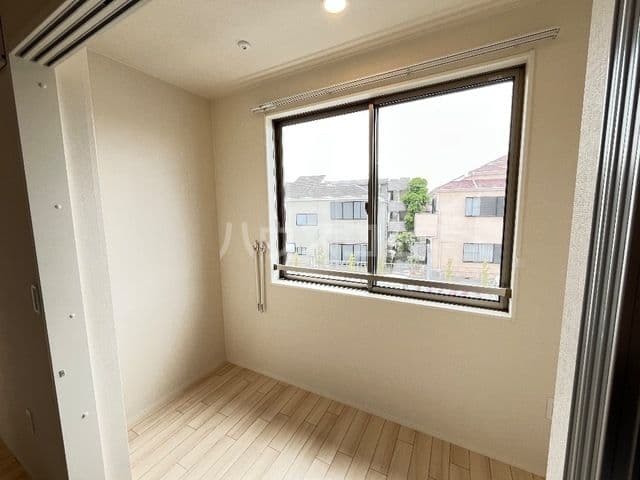 Room image 13