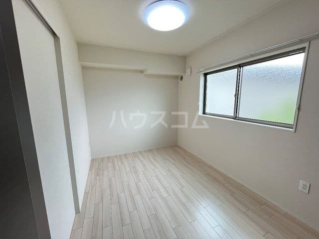 Room image 11